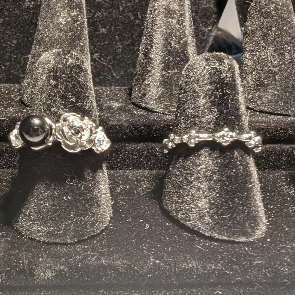 Costume pair silvertone rings flower band & sim black pearl and CZ rosette band
